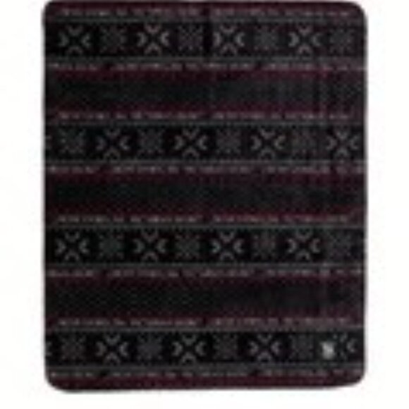 Victoria's Secret Black and Red Cozy Winter Blanket in original Packaging - Picture 1 of 3